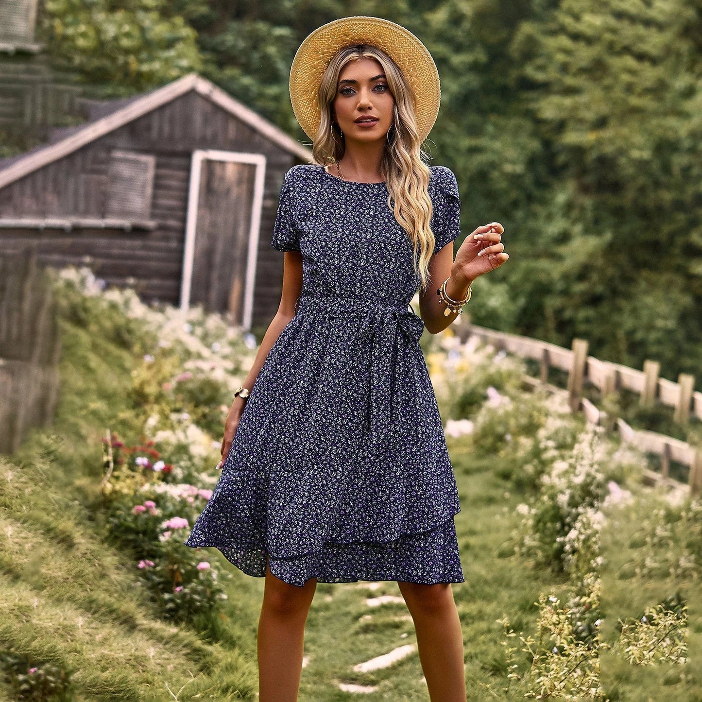 Hazel - Kleid mit Blumenmuster und Rüschensaum